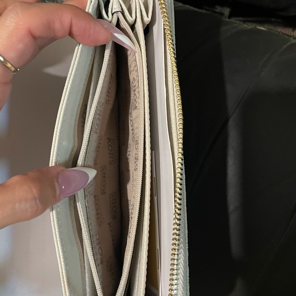 Authentic Michael kors jet set wallet brand new - Picture 5 of 6